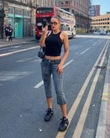 Calça capri em jeans é tendência para 2024