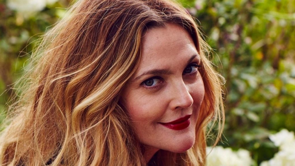 Drew Barrymore tem uma loja de cosméticos