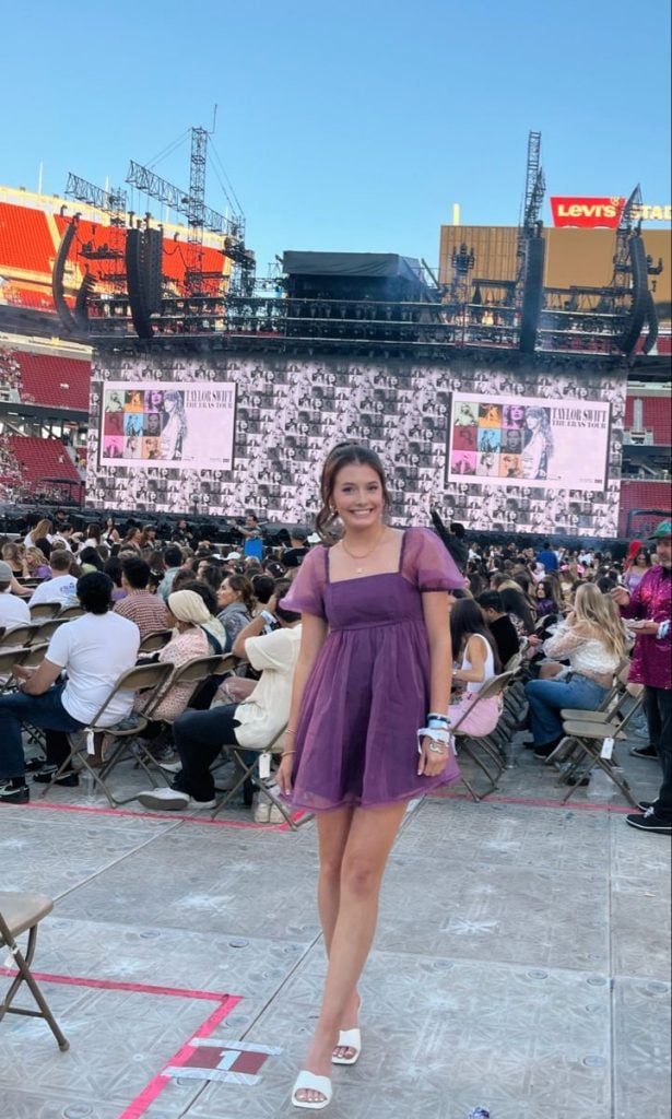 Roxo e o 13 na mão não podem faltar em um show da Taylor Swift