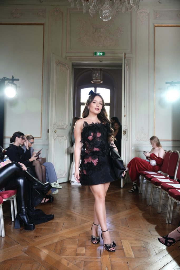 Larissa Manoela no Paris Fashion Week