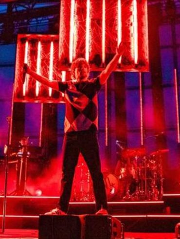 Louis Tomlinson anuncia vinda ao Brasil