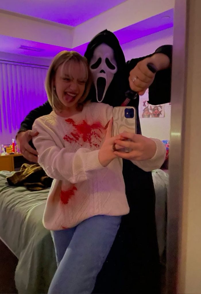 Fantasia de Halloween em casal: Ghostface e Casey