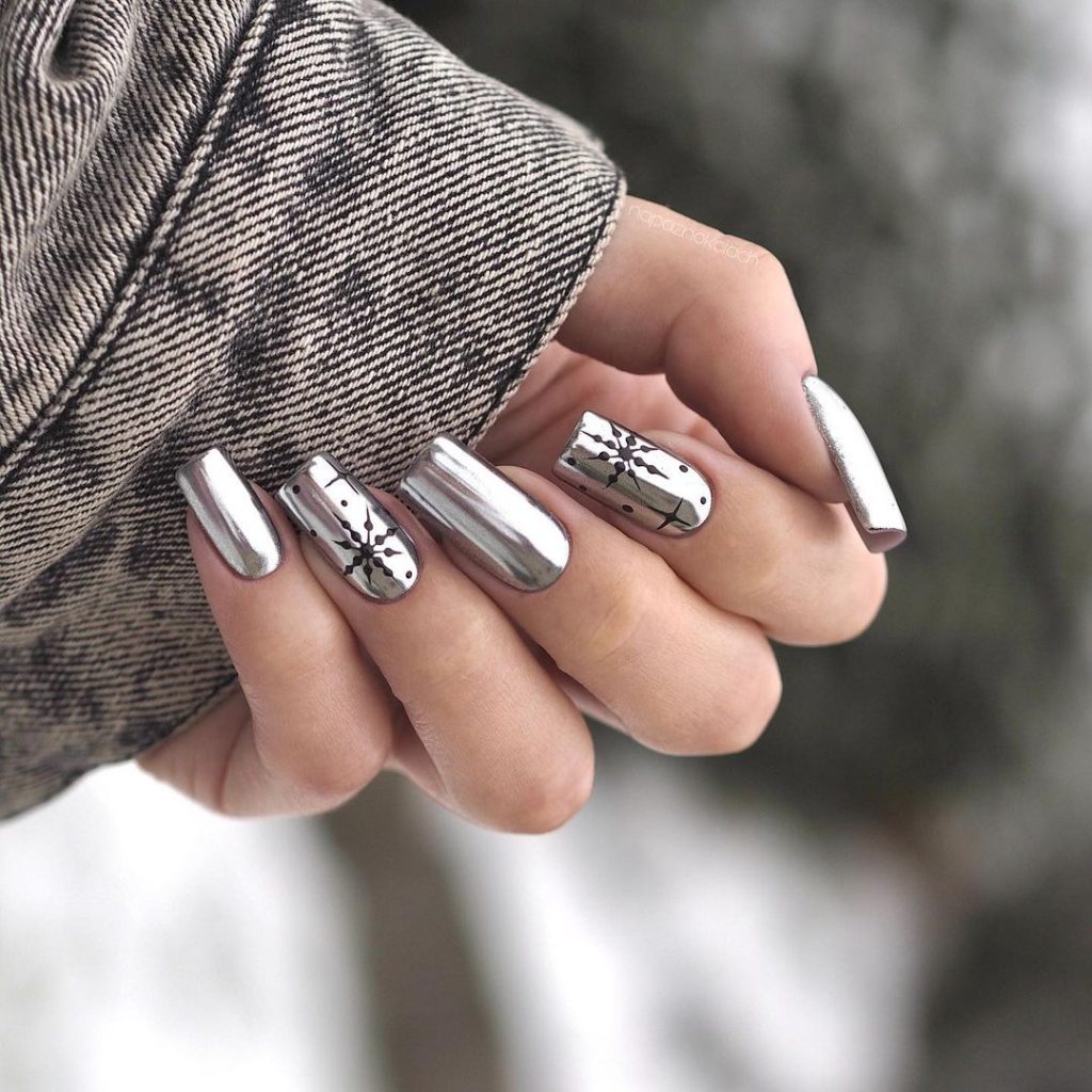 Unhas metalizadas delicadas