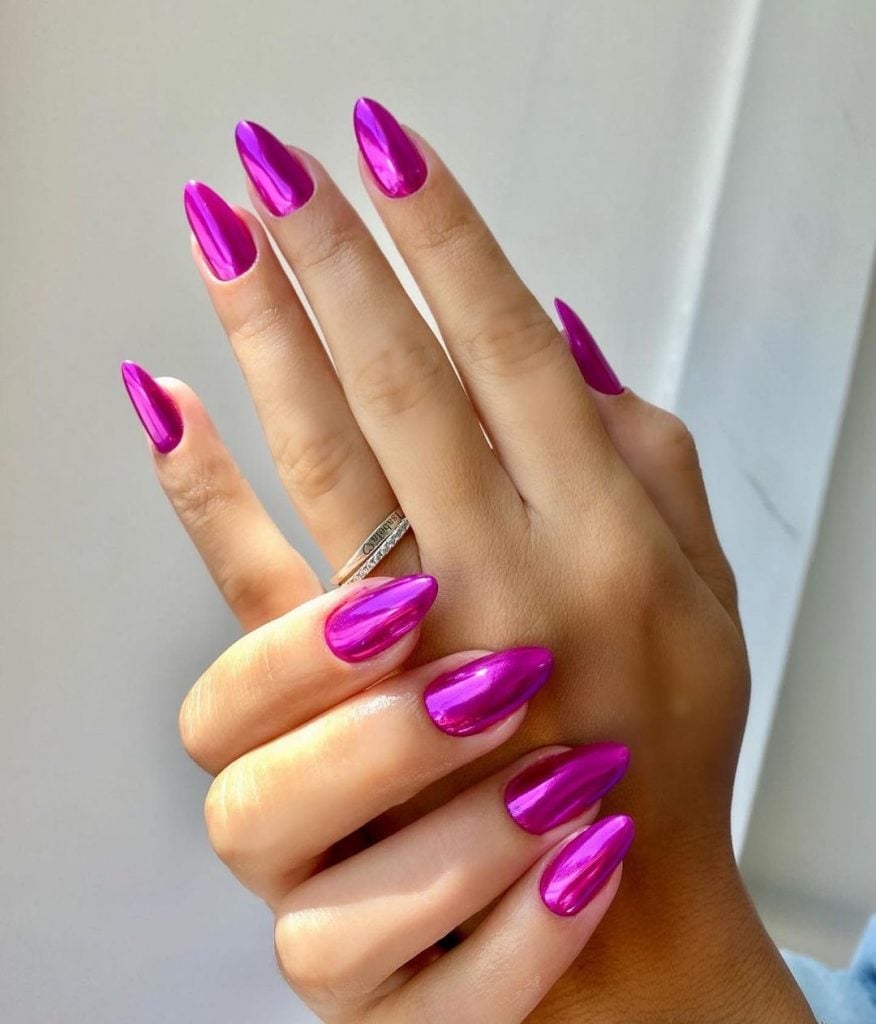 6 tendências de unhas metalizadas