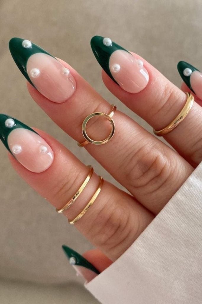 Unhas para o Natal: veja inspirações com esmalte verde