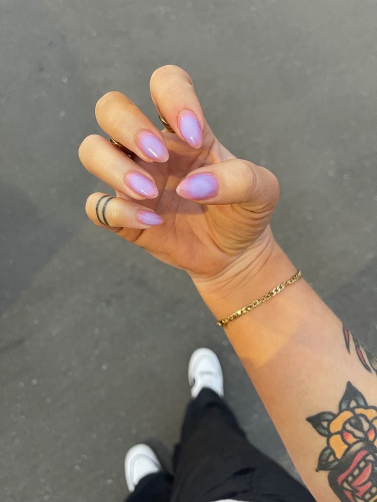 Aura nails em lavanda: veja inspirações