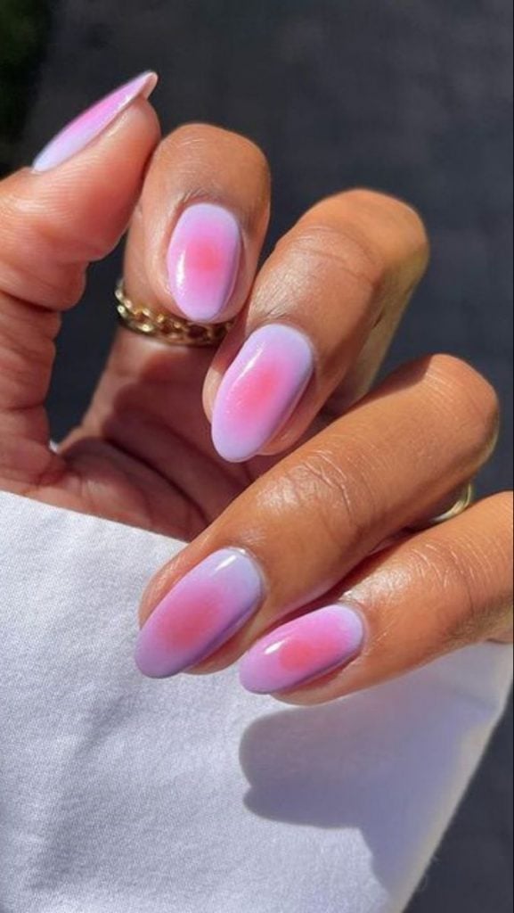 Inspiração de unhas com esmalte lavanda