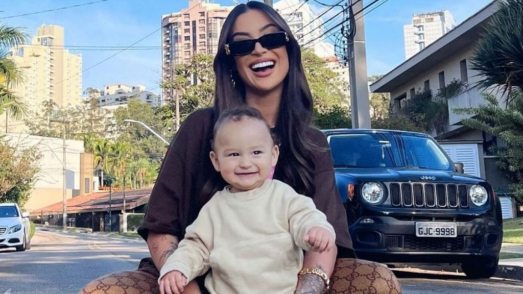 Bianca Andrade e filho sofrem acidente de carro