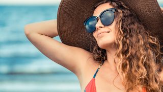 5 cuidados com seu cabelo na época de verão, praia e piscina