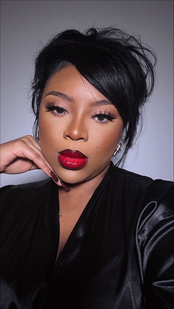 Glossy Red Lips também é tendência para 2024