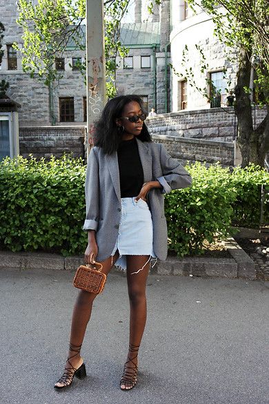 Sandália preta com amarração look