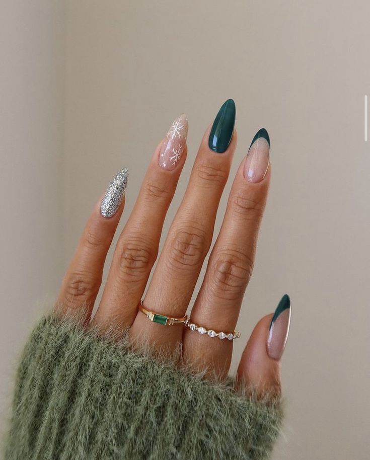 Aposte no verde e prata para as unhas deste Natal