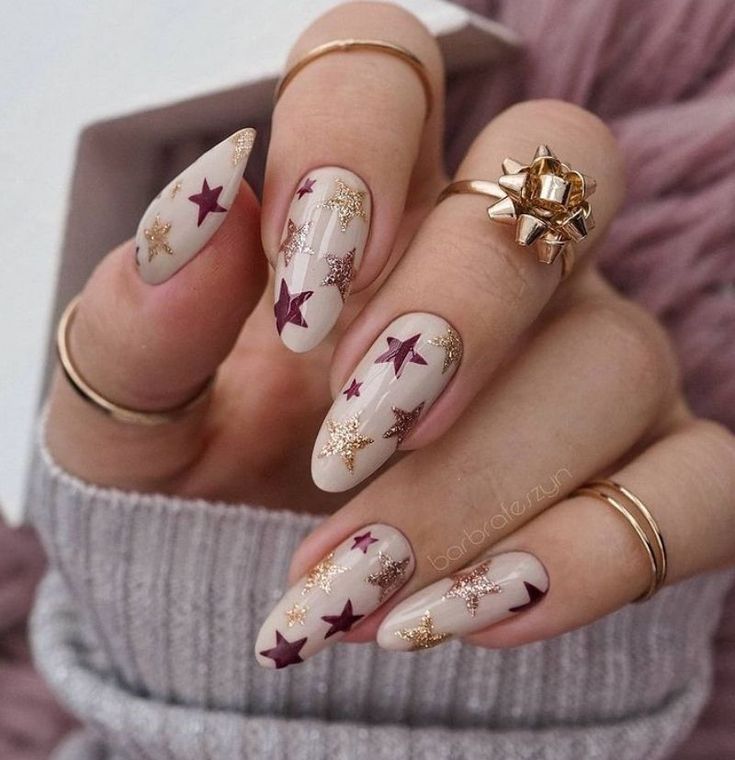 As estrelas deixam as unhas ainda mais estilosas e lindas