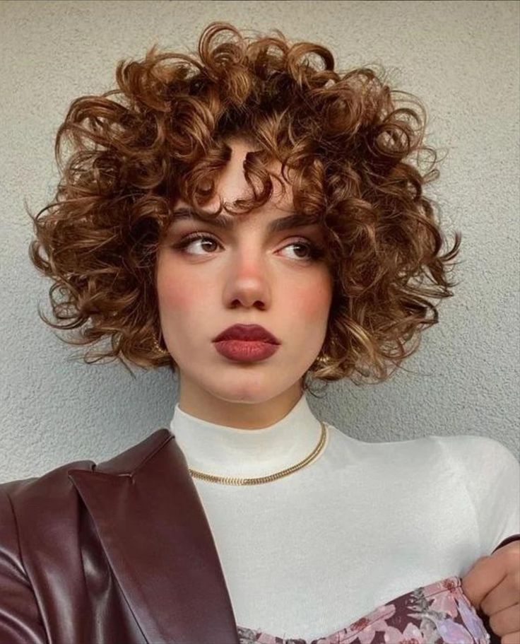 Short bob: veja inspirações para as cacheadas