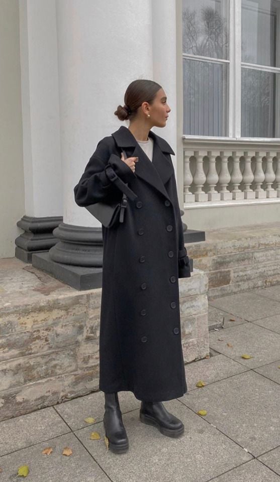 Look preto com casacão para usar no inverno