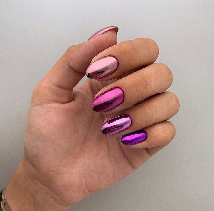 Inspirações de unhas metalizadas