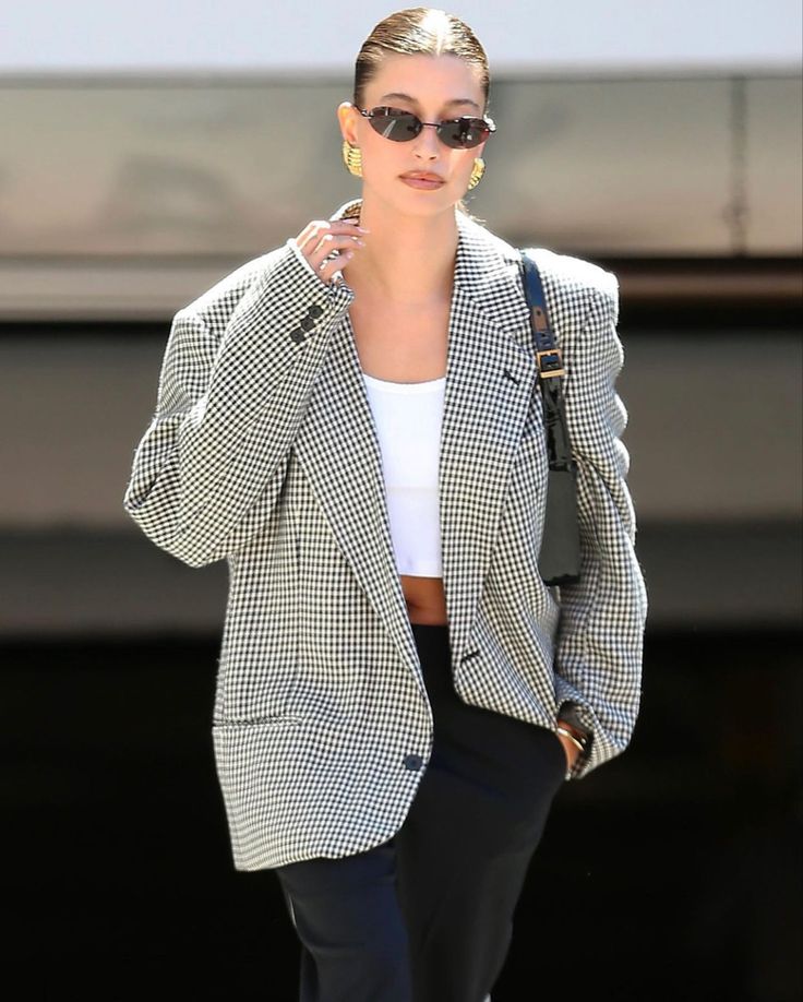 Hailey Bieber também já entrou na tendência