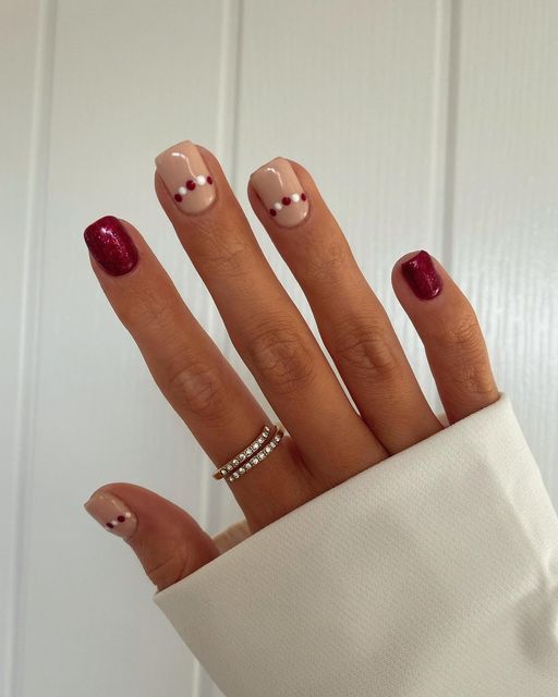 Inspiração de unhas curtas para as festas de final de ano