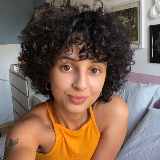 Cabelo curto cacheado: veja inspirações de franjas