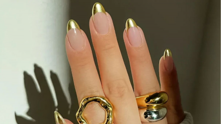 12 inspirações de unhas elegantes com esmalte dourado (1)