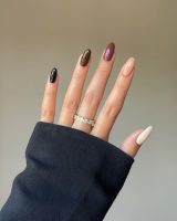 Inspiração de unhas com esmalte marrom