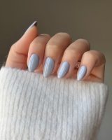 Inspirações de unhas com esmalte azul