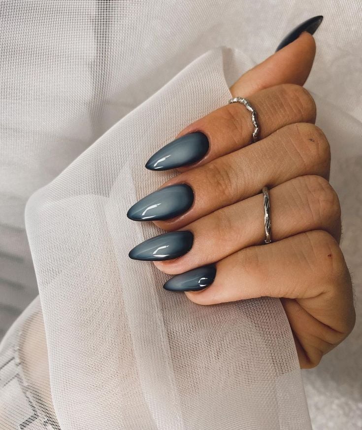 Aura nail escura também é uma ótima opção 