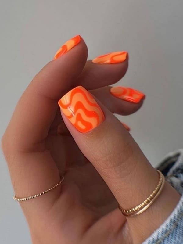 Unha em gel laranja: confira algumas ideias para a nail art da semana 