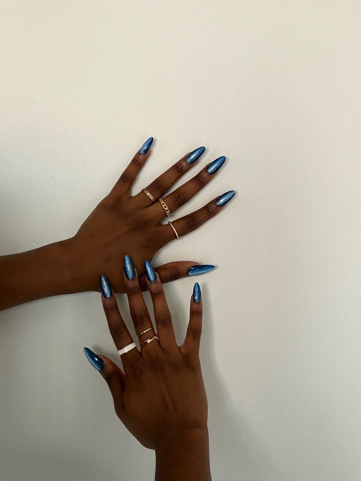 Unha azul metalizada para arrasar 