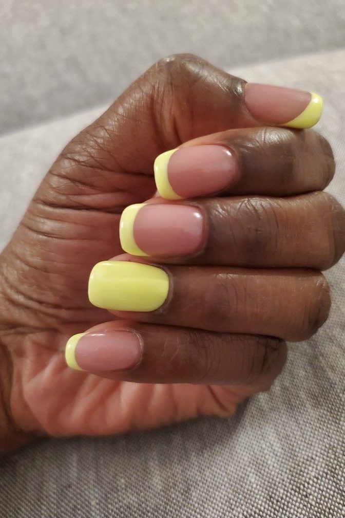 Unha amarelo pastel: veja algumas ideias para inspirar