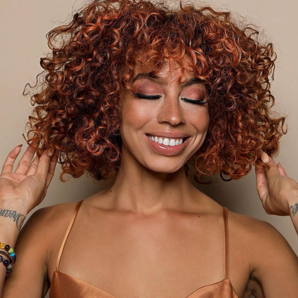 Cabelo curto e volumoso