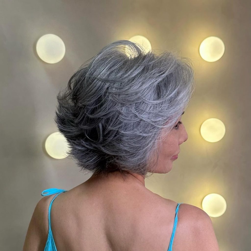 Cabelo curto e volumoso