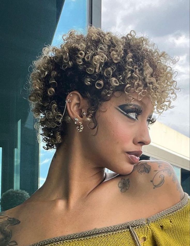 Cabelo loiro e curto é tendência