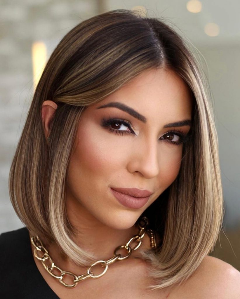 Corte de cabelo liso e elegante