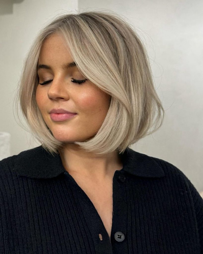 Corte de cabelo romântico e curto