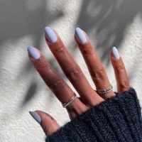 Lilás é cor inspiração para unhas delicadas