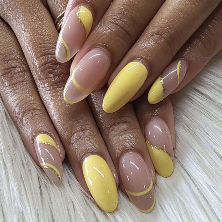Nail art amarela