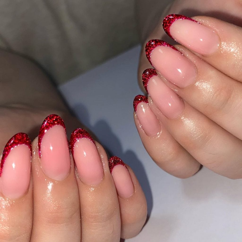 Ademais, francesinha vermelha com glitter é uma ótima escolha