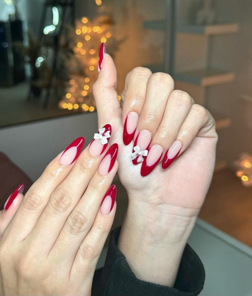 Além disso, os laços ficam lindos nas unhas
