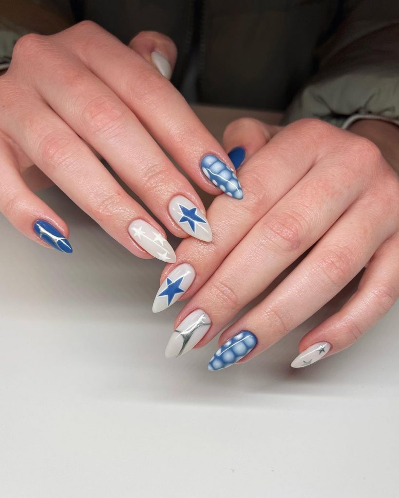 Unhas azuis diferentes para se inspirar 