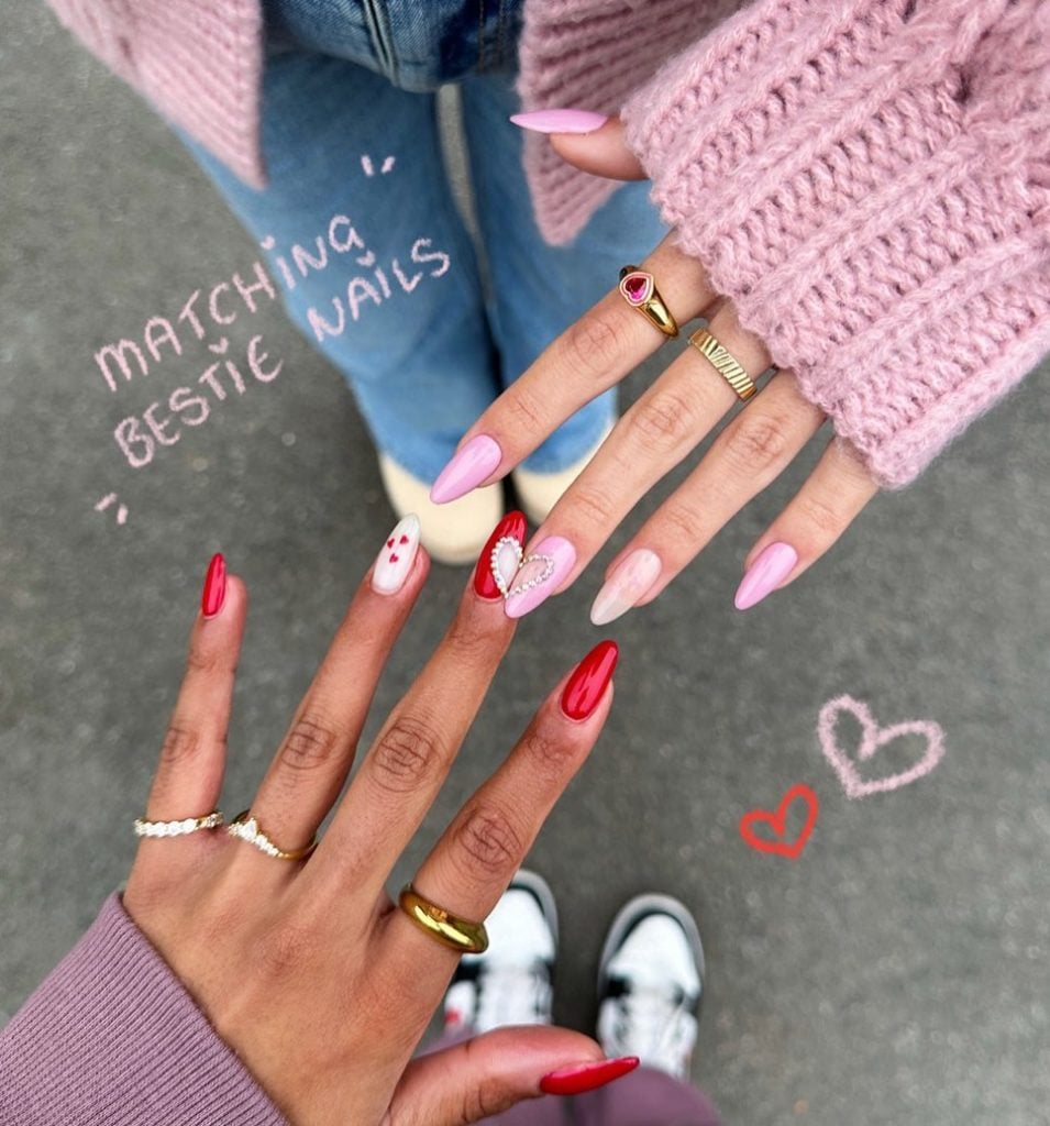 Ademais, a unha combinadinho é perfeita para o Valentine's Day