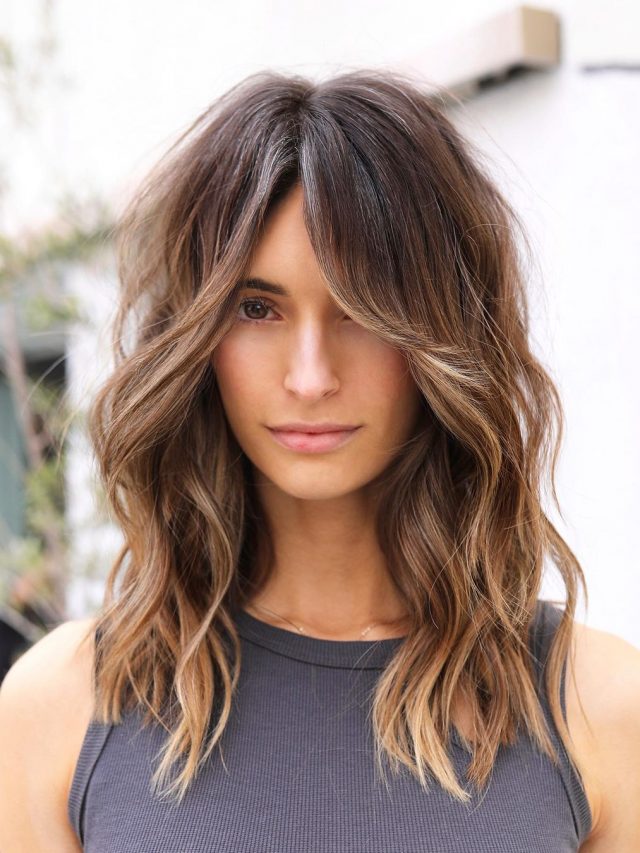 Inspiração de cabelo médio iluminado