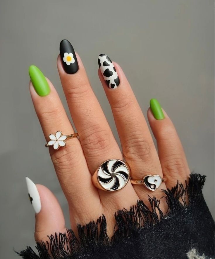 A estampa de vaca é uma das mais adoradas quando falamos de nail art