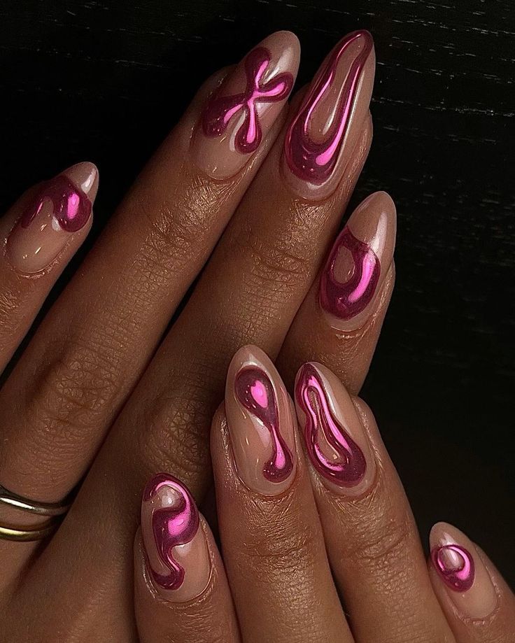 Esmaltes verão 2024: confira a unha rosa com aplicações em alto relevo 