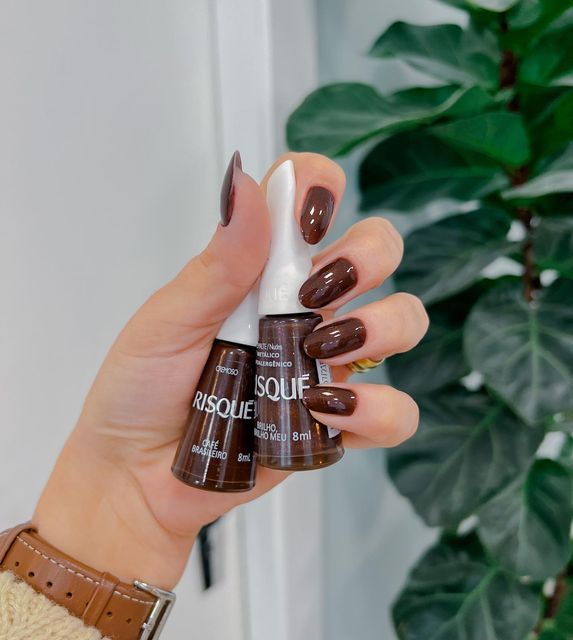 Esmalte marrom: veja ideias para apostar 