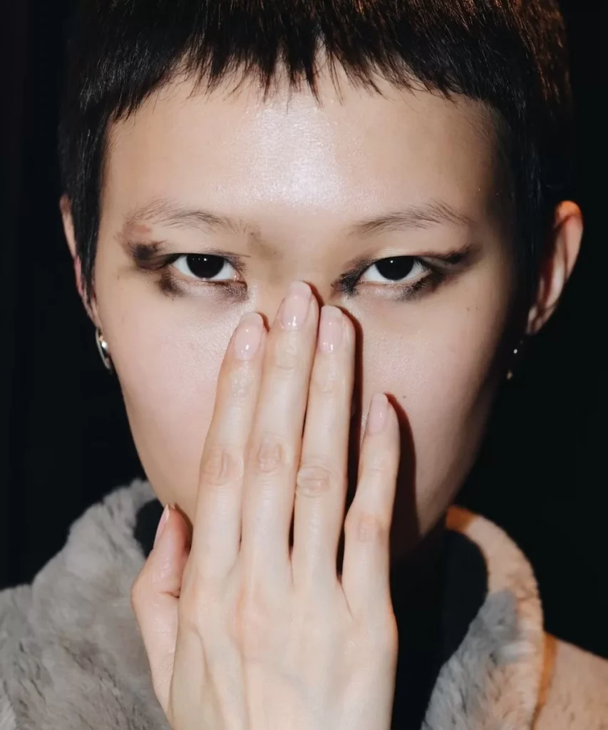 Ademais, veja unhas minimalistas para apostar 
