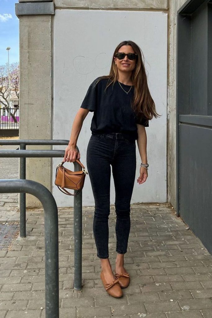 Calça jeans preta: saiba como combinar a cor 