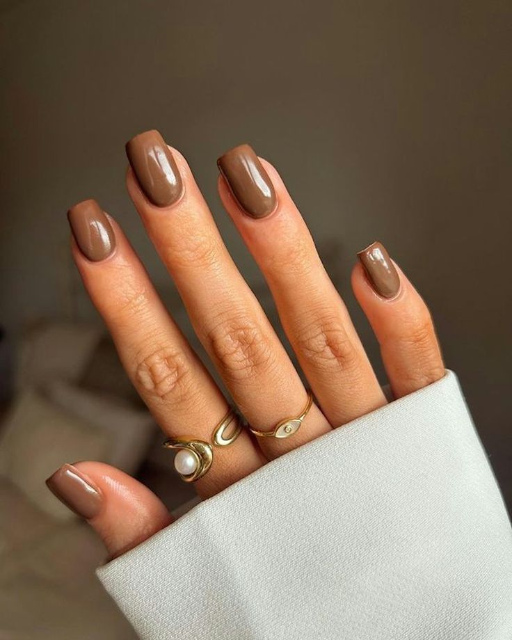 Esmalte marrom elegante