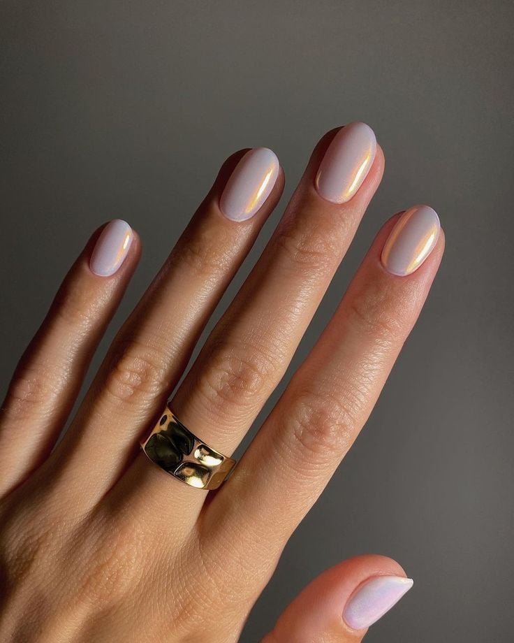 Unhas paty: o chrome é a estética perfeita para esse estilo 