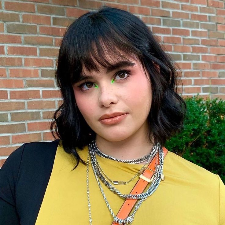 Inspiração de cabelo curto e com franja